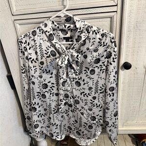 Ann Taylor Black and White Floral Blouse